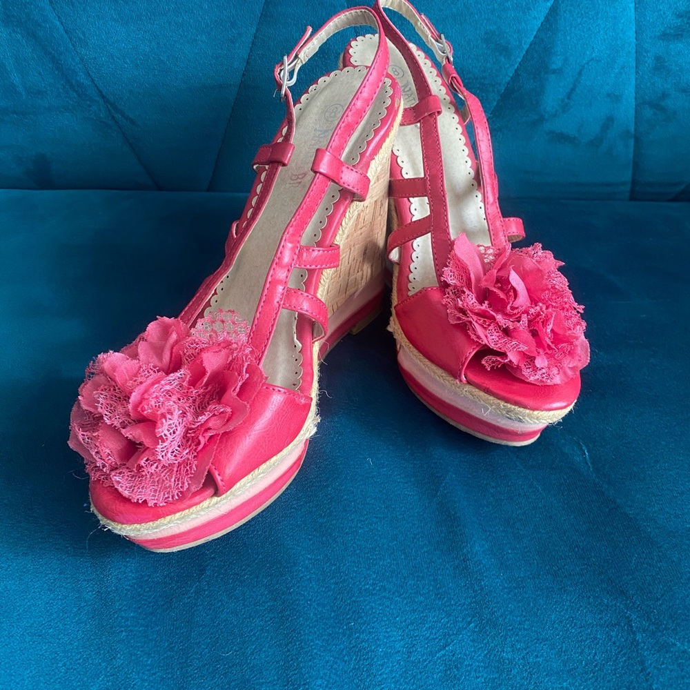 Chic Pink Floral Wedge Sandals